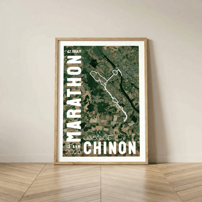 AFSRU0010-2026_Mockup Cadre Bois Affiche carte marathon Chinon