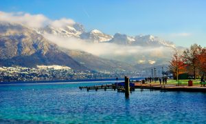 Le Brooks Marathon du Lac d’Annecy 2025 : Une journée de sport et de convivialité au cœur des Alpes